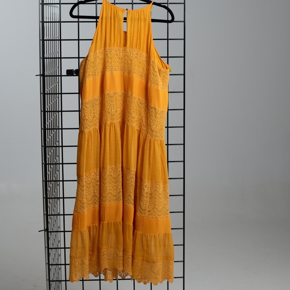 HD in Paris Golden Villanelle Lace and Pleated Tiered Dress - Picture 7 of 7